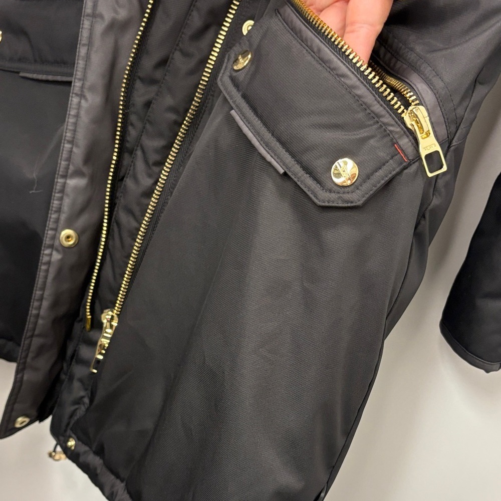 TUMI BLACK PUFFER COAT WITH TAN FUR TRIM. - Picture 10 of 16